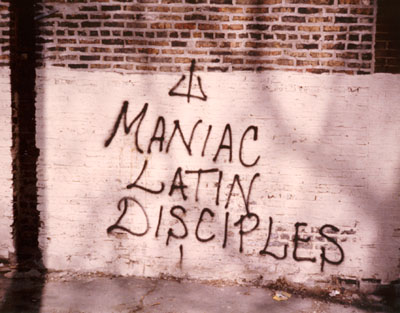 "Maniacs" Chicago gang graffiti on chicagosee.com